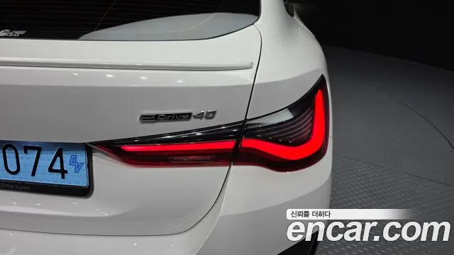 BMW i4 — Фото автомобиля 8