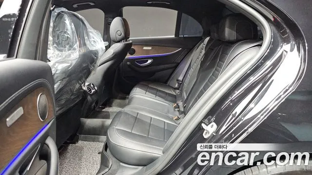 Mercedes-Benz E-Class — Фото автомобиля 23