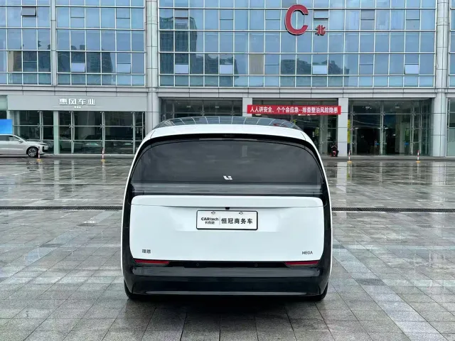 Li Auto MEGA — Фото автомобиля 5
