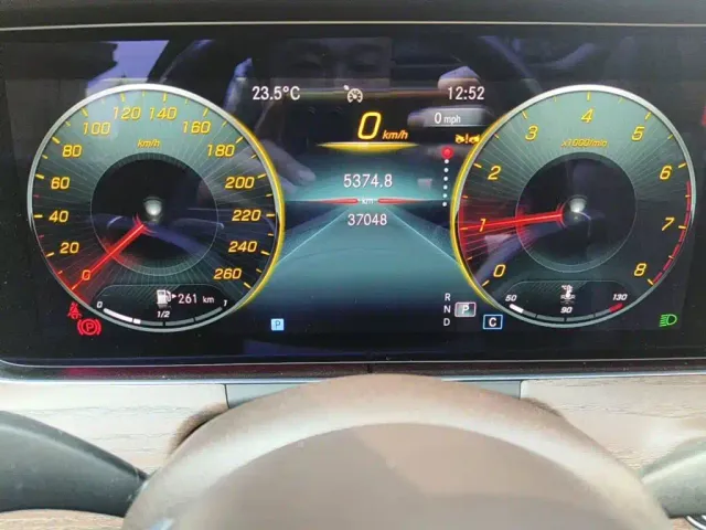 Mercedes-Benz E-Class — Фото автомобиля 4