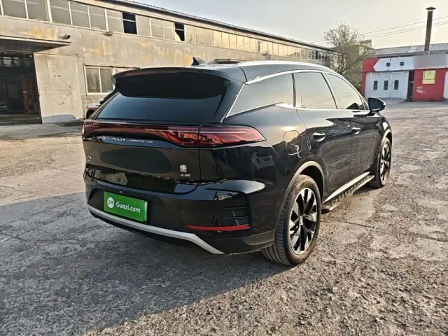 BYD Tang — Фото автомобиля 6