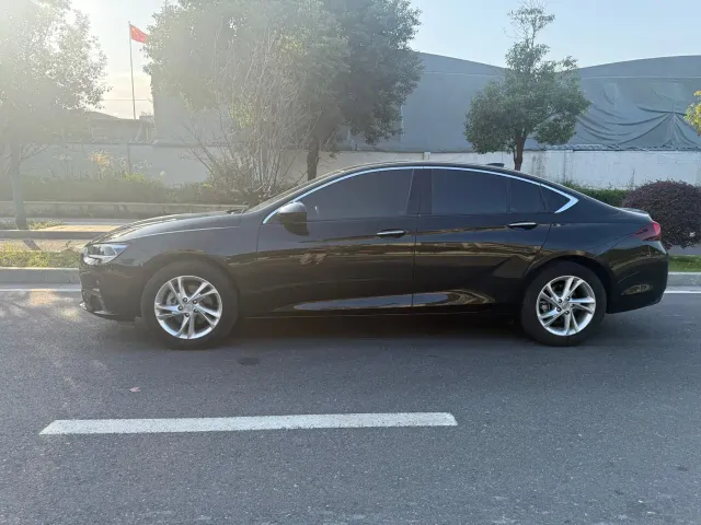 Buick Regal — Фото автомобиля 4