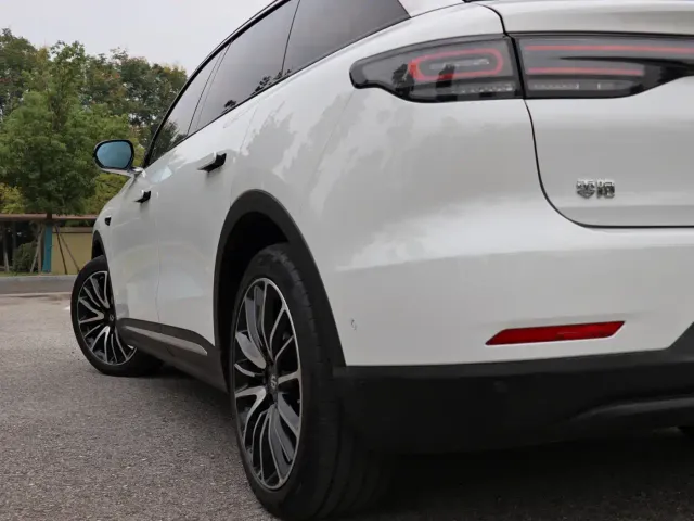 Leapmotor C11 — Фото автомобиля 10