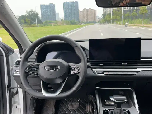 Geely Emgrand — Фото автомобиля 9