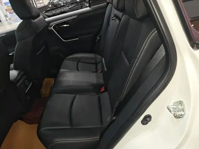 Toyota RAV4 — Фото автомобиля 21