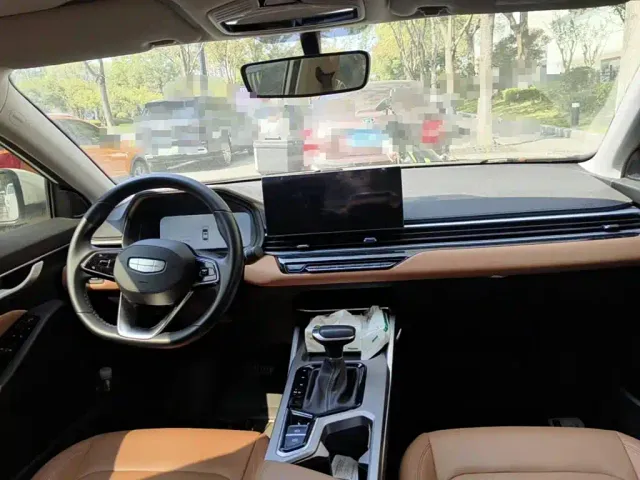 Geely Emgrand — Фото автомобиля 12