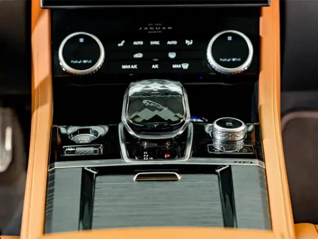 Jaguar XFL — Фото автомобиля 16