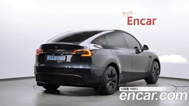 Tesla Model Y — Фото автомобиля 2