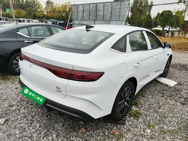 BYD Qin L — Фото автомобиля 6
