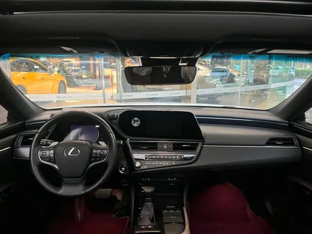 Lexus ES — Фото автомобиля 3