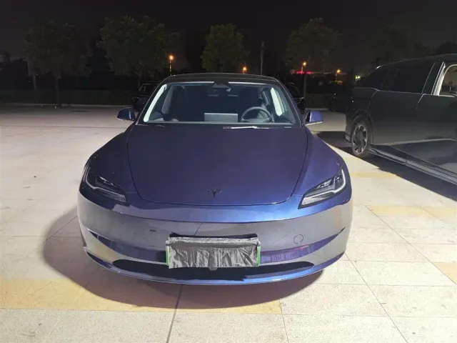 Tesla Model 3 — Фото автомобиля 2