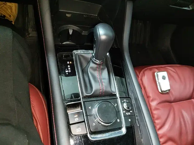Mazda Axela — Фото автомобиля 13