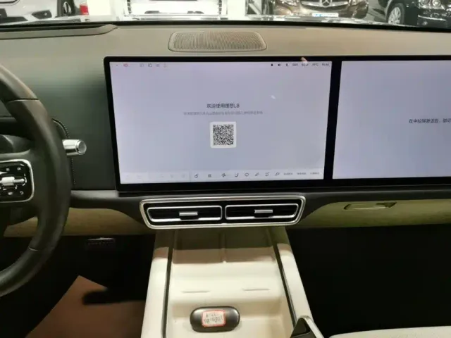 Li Auto L8 — Фото автомобиля 12