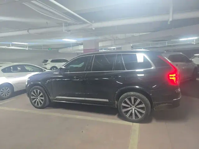 Volvo XC90 — Фото автомобиля 5