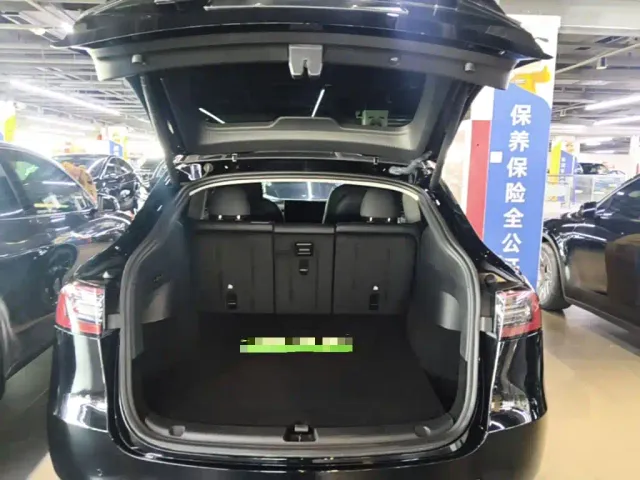 Tesla Model Y — Фото автомобиля 18