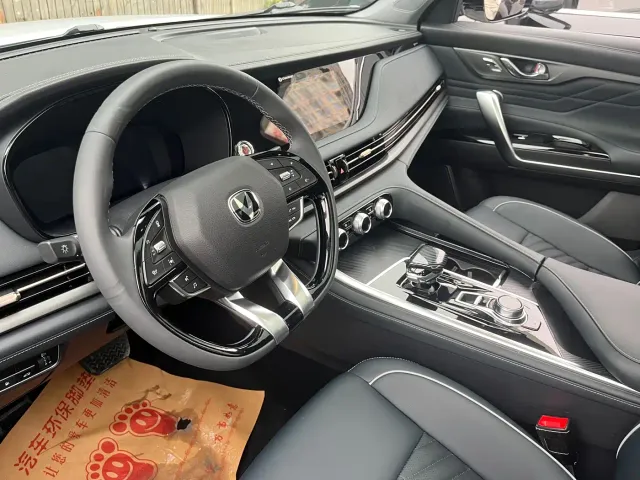 Changan CS95 — Фото автомобиля 16
