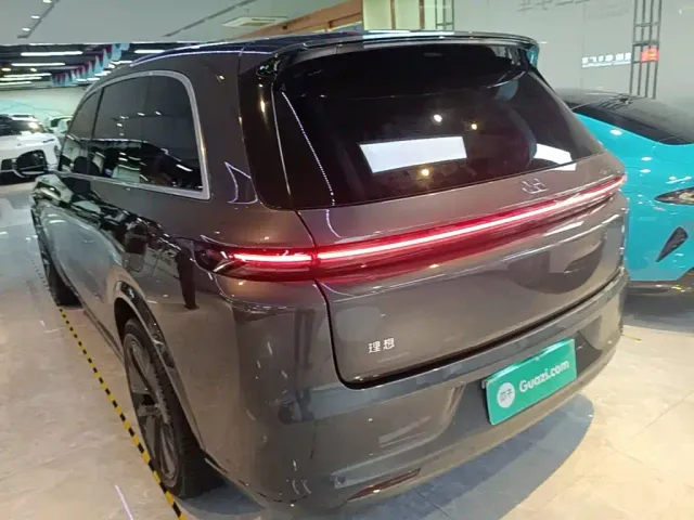Li Auto L8 — Фото автомобиля 4