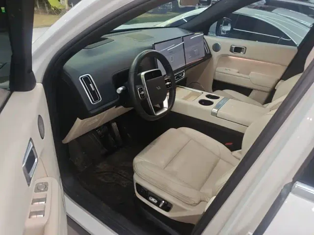 Li Auto L7 — Фото автомобиля 11