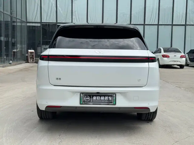 Li Auto L7 — Фото автомобиля 18