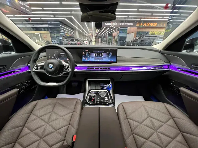 BMW 7 Series — Фото автомобиля 22