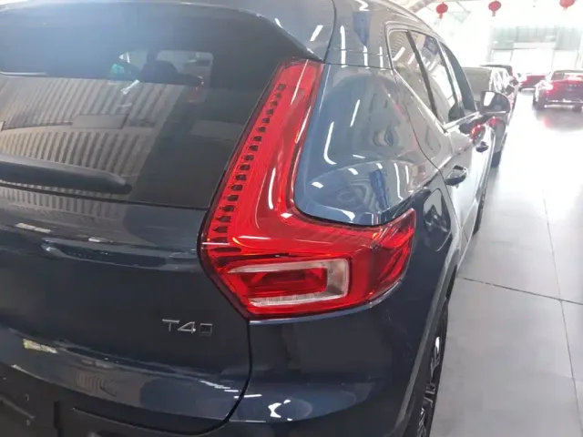 Volvo XC40 — Фото автомобиля 7