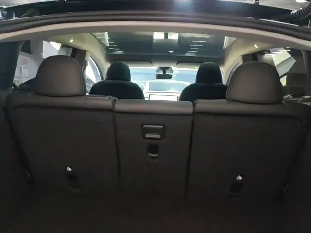 Tesla Model Y — Фото автомобиля 17