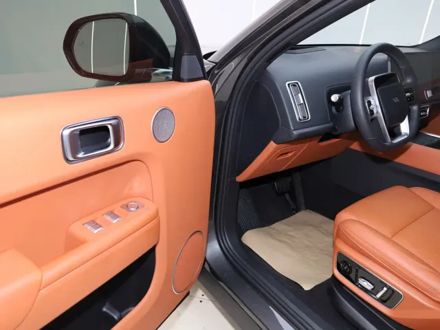 Li Auto L7 — Фото автомобиля 25
