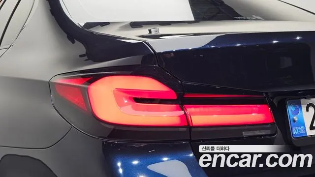 BMW 5 Series G30 — Фото автомобиля 8