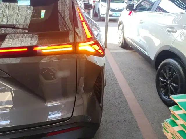 Geely Boyue — Фото автомобиля 7