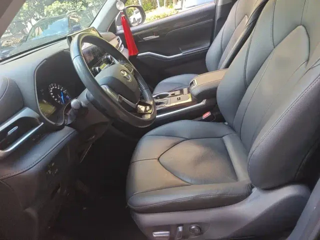 Toyota Highlander — Фото автомобиля 7