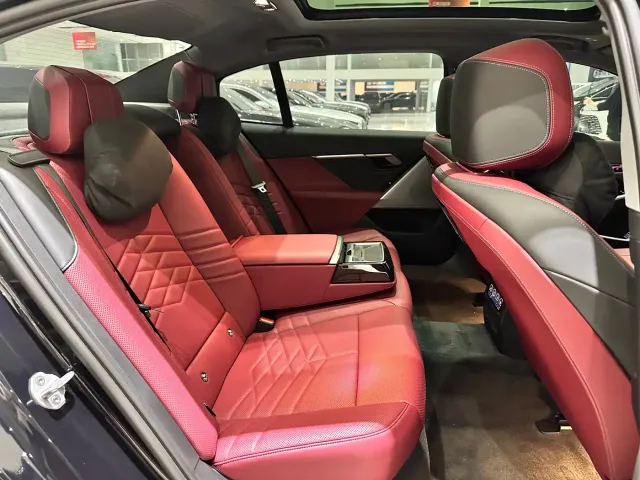 BMW 5 Series — Фото автомобиля 15