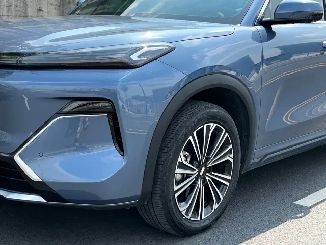 Geely Galaxy Starship 7 EM-i — Фото автомобиля 9