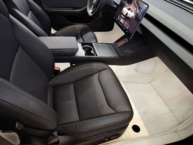 Tesla Model 3 — Фото автомобиля 24