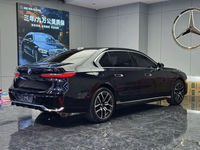 BMW 7 Series — Фото автомобиля 8