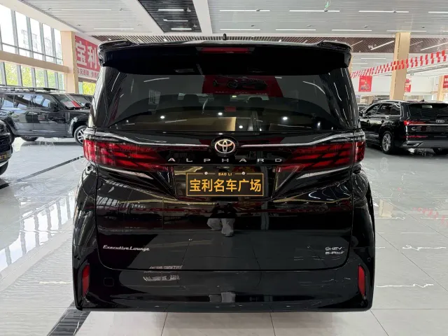 Toyota Alphard — Фото автомобиля 6