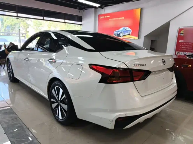 Nissan Teana — Фото автомобиля 4