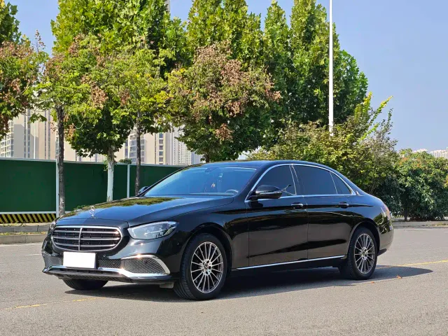Фотография автомобиля — Mercedes-Benz E-Class