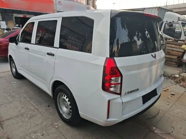 Wuling Hongguang Plus — Фото автомобиля 4