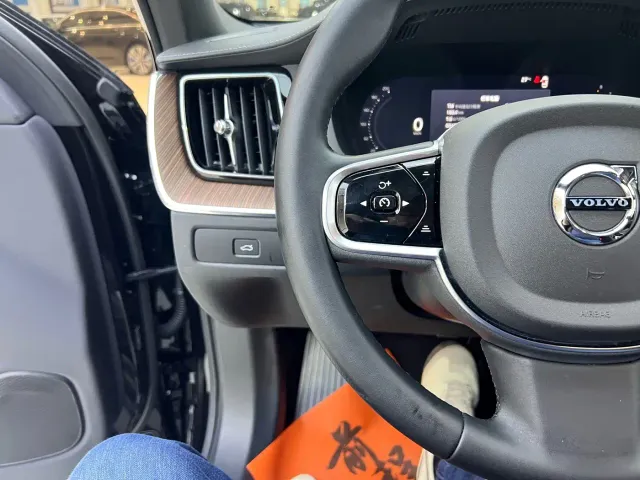 Volvo XC60 — Фото автомобиля 13