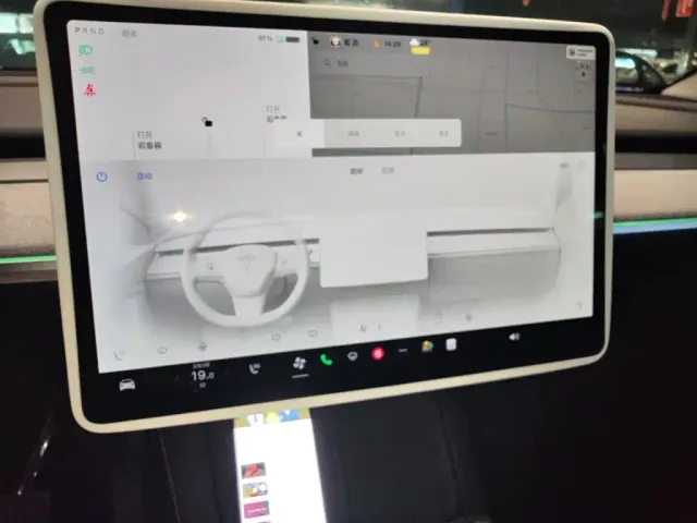 Tesla Model Y — Фото автомобиля 12