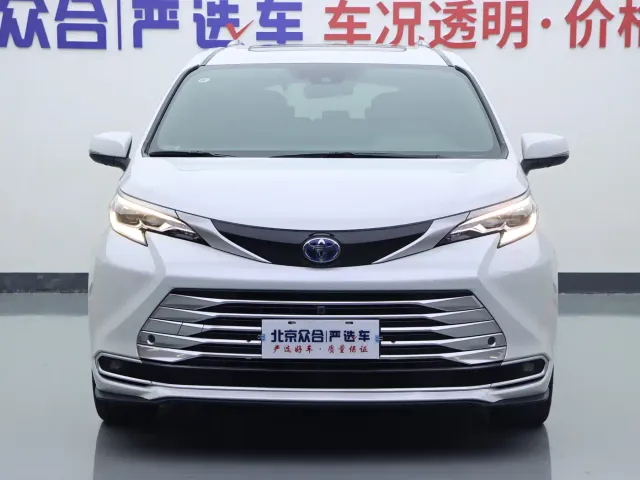 Toyota Sienna — Фото автомобиля 3