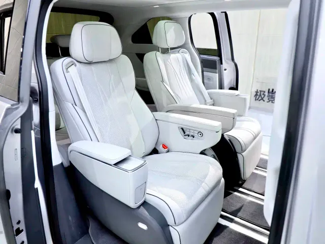 Xpeng X9 — Фото автомобиля 12