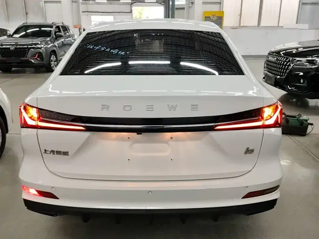 Roewe i5 — Фото автомобиля 5