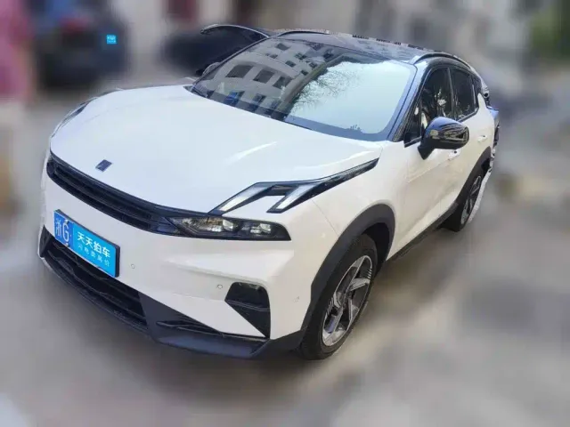 Фотография автомобиля — Lynk & Co 06