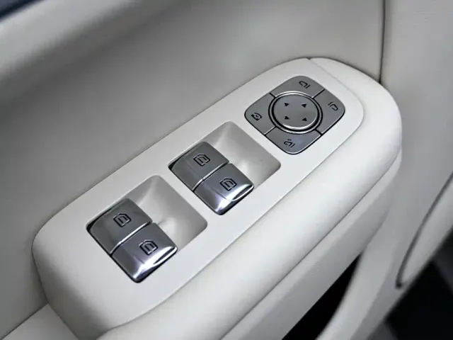 Li Auto L9 — Фото автомобиля 25