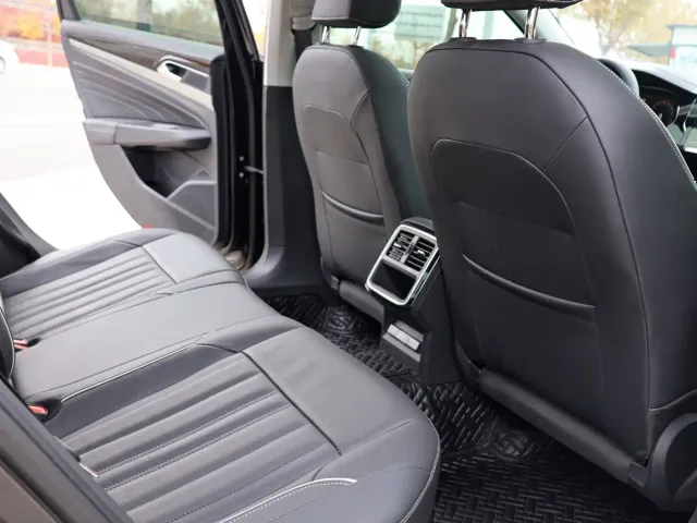 Volkswagen Passat — Фото автомобиля 11