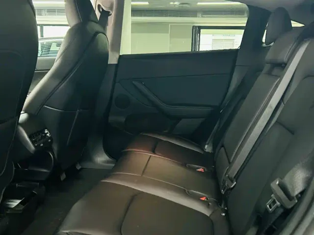 Tesla Model Y — Фото автомобиля 8