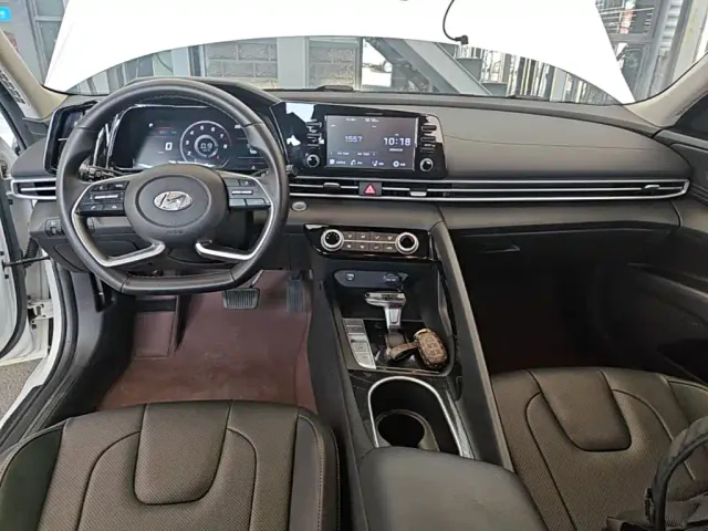 Hyundai Elantra — Фото автомобиля 5