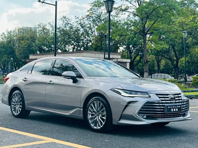 Toyota Avalon — Фото автомобиля 3