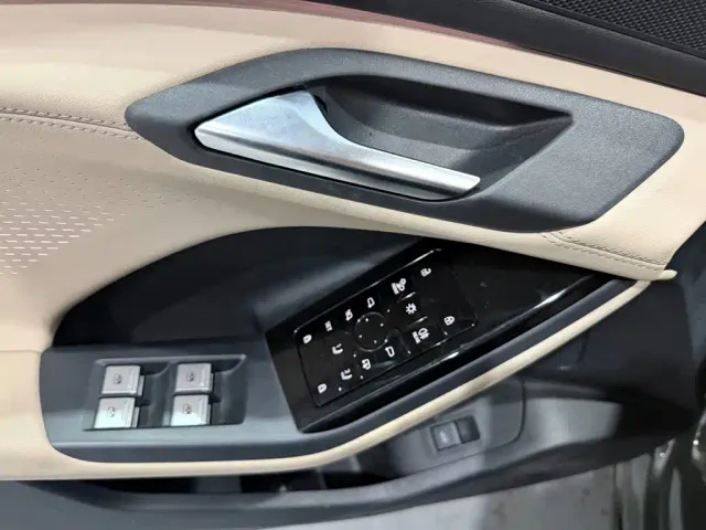 Audi Q6L e-tron — Фото автомобиля 8